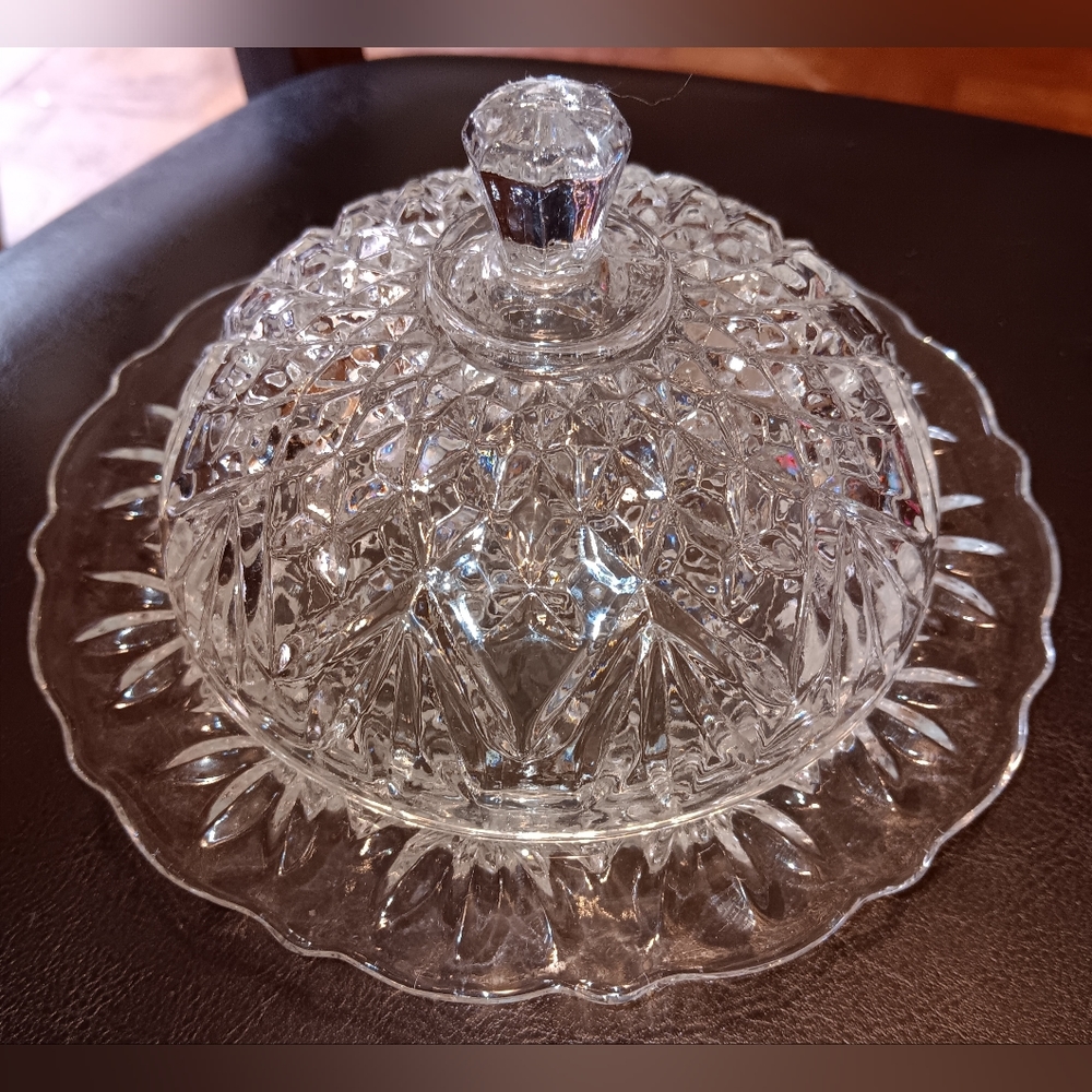Cheese crystal dish